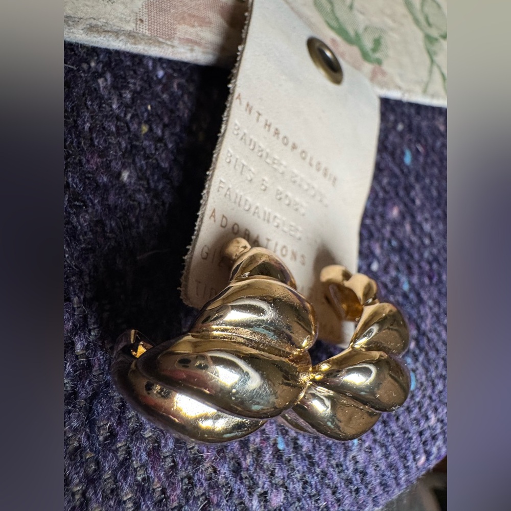 New Anthropologie Swirl Gold Stud Earrings
